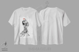 تیشرت سفید طرح دار سقوط کرده، دکوراسیون جایگزین اثر دوریانا پوپا | immage.ir