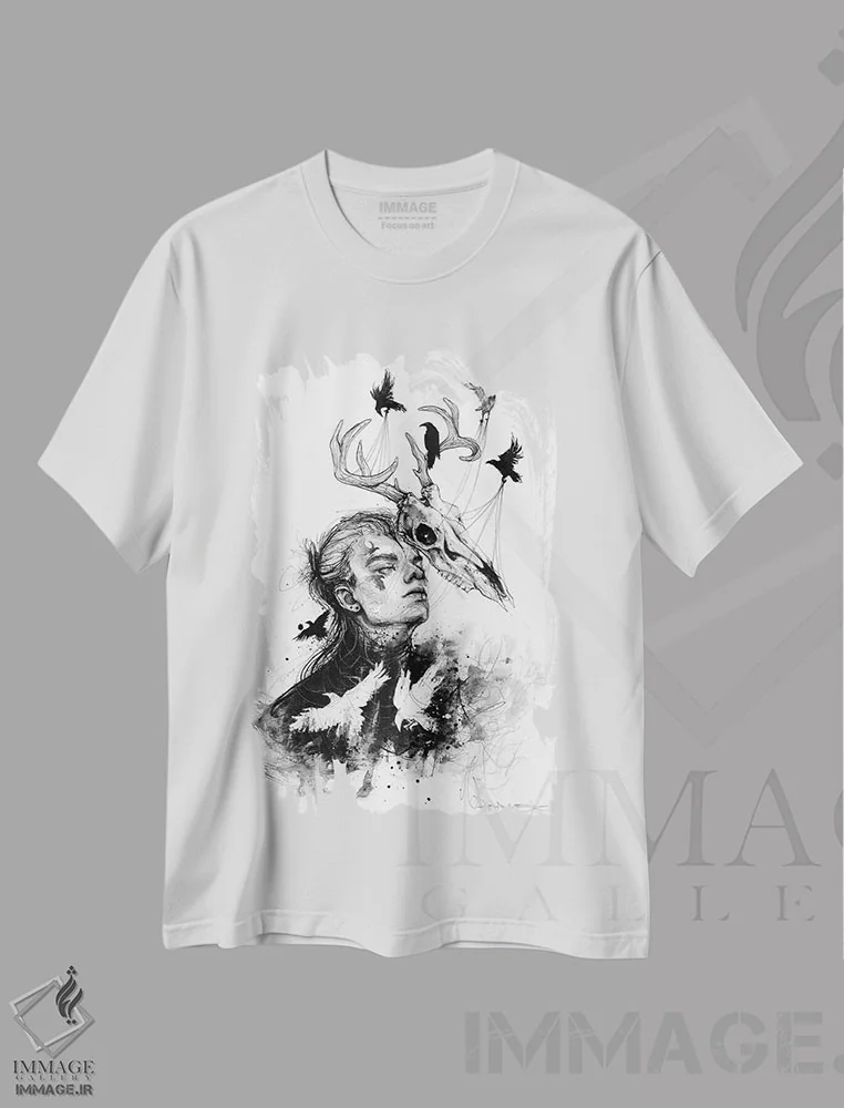 تیشرت سفید طرح دار زاغ ها در تاریکی، دکوراسیون جایگزین اثر دوریانا پوپا | فروشگاه ایماژ