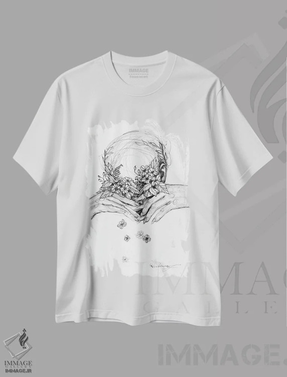 تیشرت سفید طرح دار دسته گل، دکوراسیون جایگزین اثر دوریانا پوپا | immage.ir