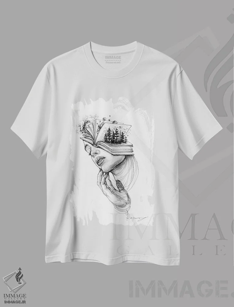 تیشرت سفید طرح دار سفر، دکوراسیون جایگزین اثر دوریانا پوپا | immage.ir