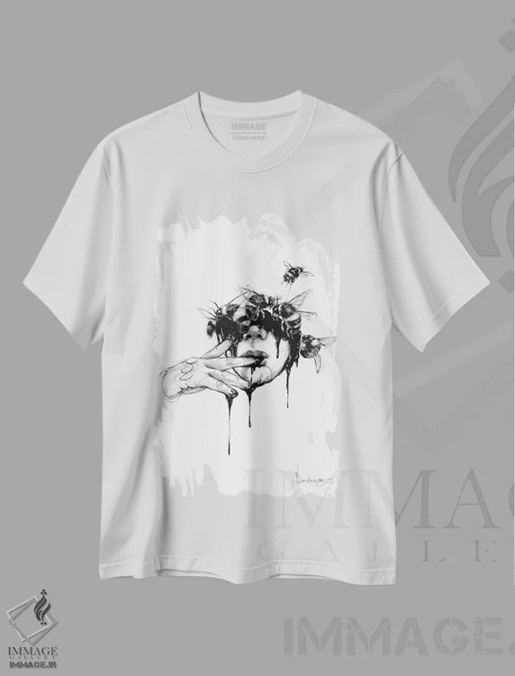 تیشرت سفید طرح دار وسوسه انگیز، دکوراسیون جایگزین اثر دوریانا پوپا | immage.ir