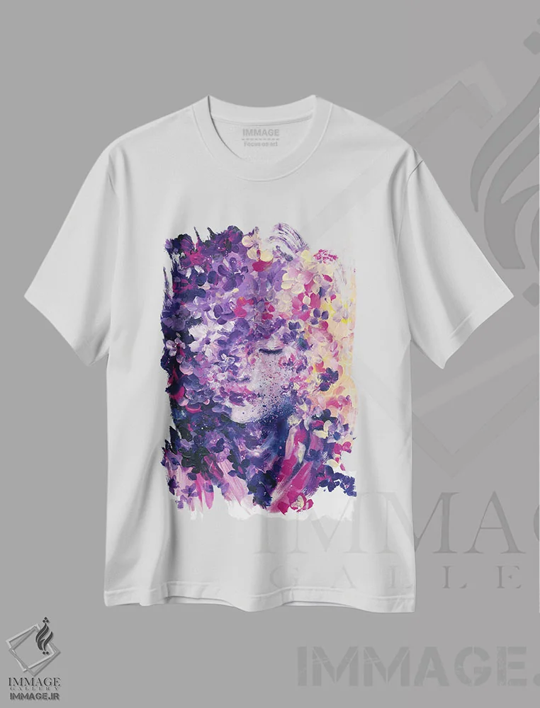 تیشرت سفید طرح دار غرق در گل ها، دکوراسیون جایگزین اثر دوریانا پوپا | فروشگاه ایماژ
