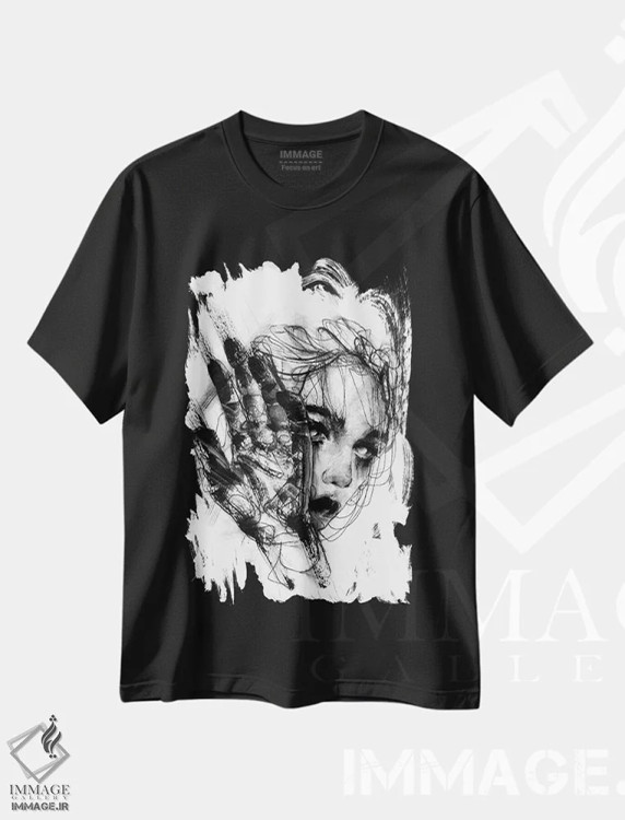 تیشرت مشکی طرح دار نامتناسب، دکوراسیون جایگزین اثر دوریانا پوپا | immage.ir