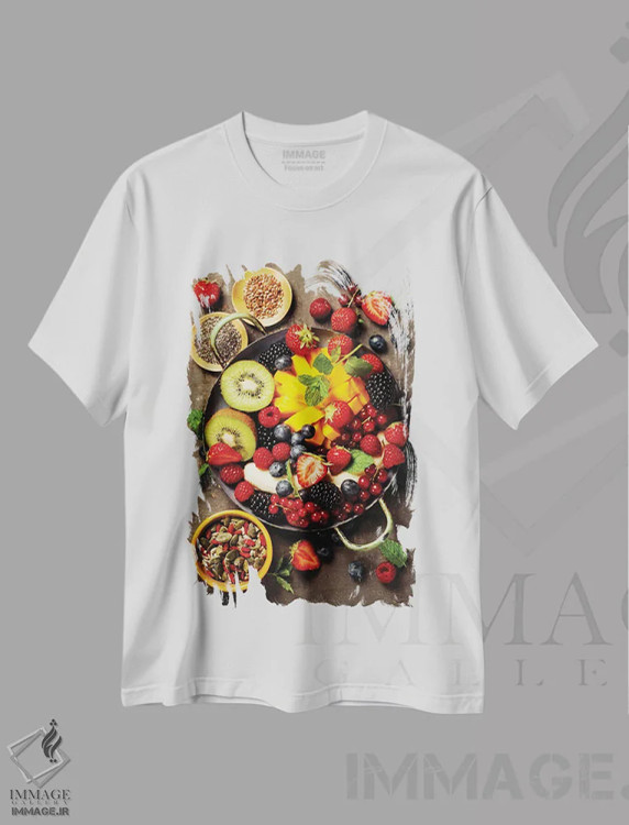 تیشرت سفید طرح دار میوه ها و توت های تازه در بشقاب، مدیوم اثر کلنووا | immage.ir