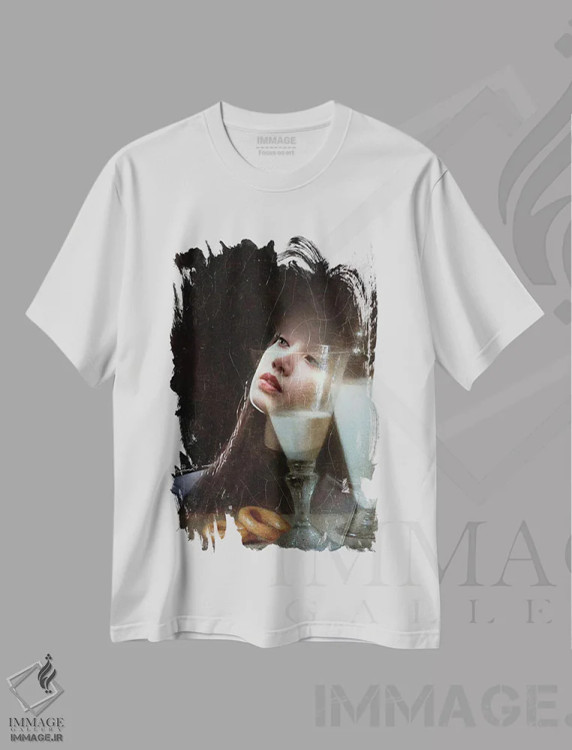 تیشرت سفید طرح دار خوراک مختصر، هنر دیجیتال اثر دومینیک بادوئل | فروشگاه ایماژ