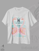 تیشرت سفید طرح دار عشق تابستانی فلامینگو، دکور ساحلی اثر جولی دریسه | immage.ir