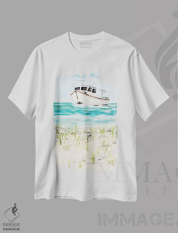 تیشرت سفید طرح دار قایق کنار ساحل، دکور ساحلی اثر جولی دریسه | فروشگاه ایماژ