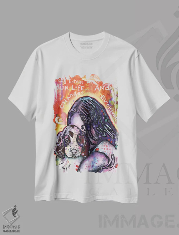 تیشرت سفید طرح دار یک سگ همه چیز را تغییر می دهد، مدیوم اثر دین روسو | فروشگاه ایماژ