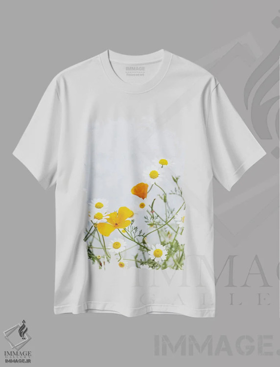 تیشرت سفید طرح دار بابونه ها، تزئینی اثر دبورا رِوِل | فروشگاه ایماژ