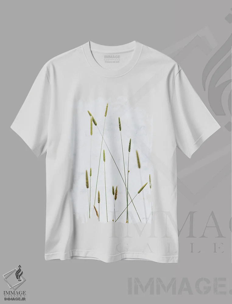 تیشرت سفید طرح دار علف تیموتی، تزئینی اثر دبورا رِوِل | فروشگاه ایماژ