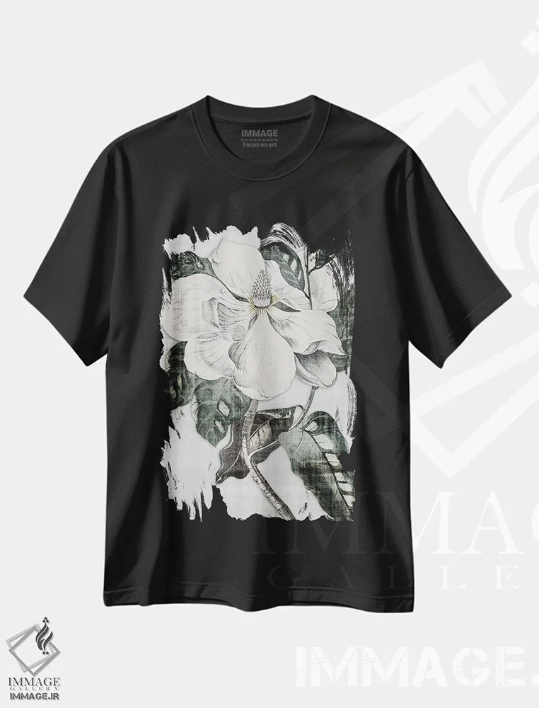تیشرت مشکی طرح دار مگنولیای جنوبی ۱، هنر تزئینی سیاه و سفید اثر دنیس براون | فروشگاه ایماژ