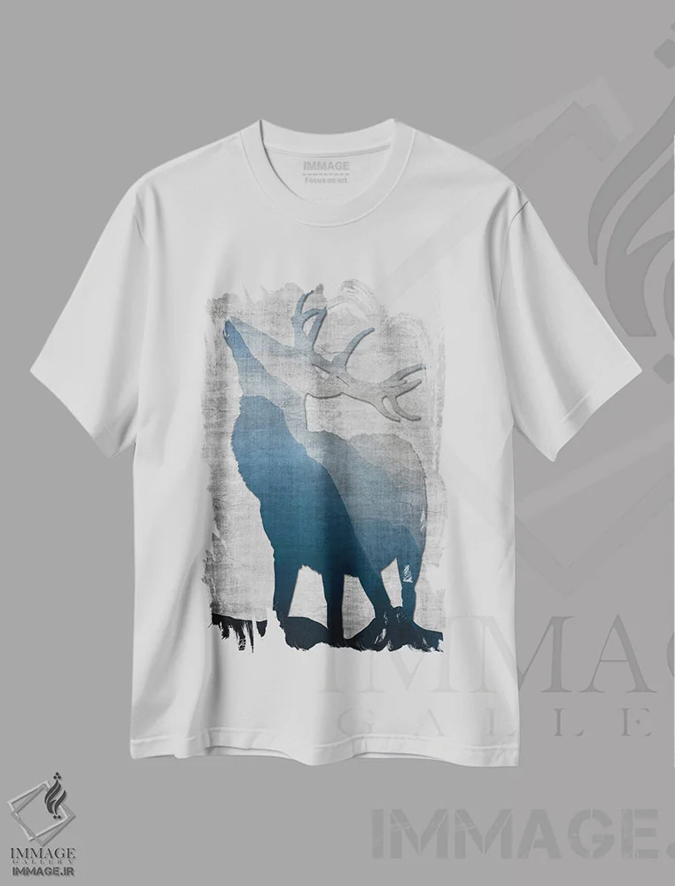 تیشرت سفید طرح دار سیلوئت گوزن نر ۲، دکور کلبه و لژ اثر دنیس براون | فروشگاه ایماژ