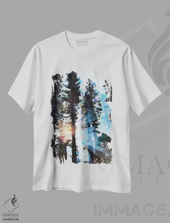 تیشرت سفید طرح دار نور از میان درختان، دکور کلبه و لژ اثر دنیس براون | immage.ir