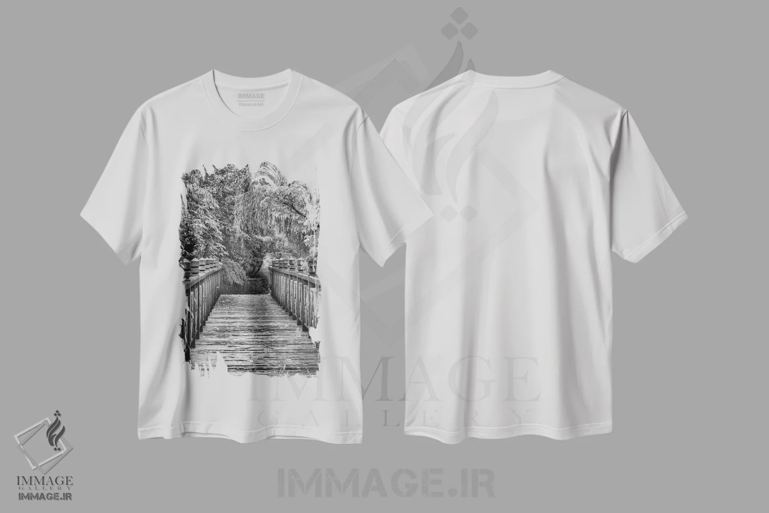 تیشرت سفید طرح دار آن سوی پل، عکاسی سیاه و سفید اثر دان شوارتز | immage.ir