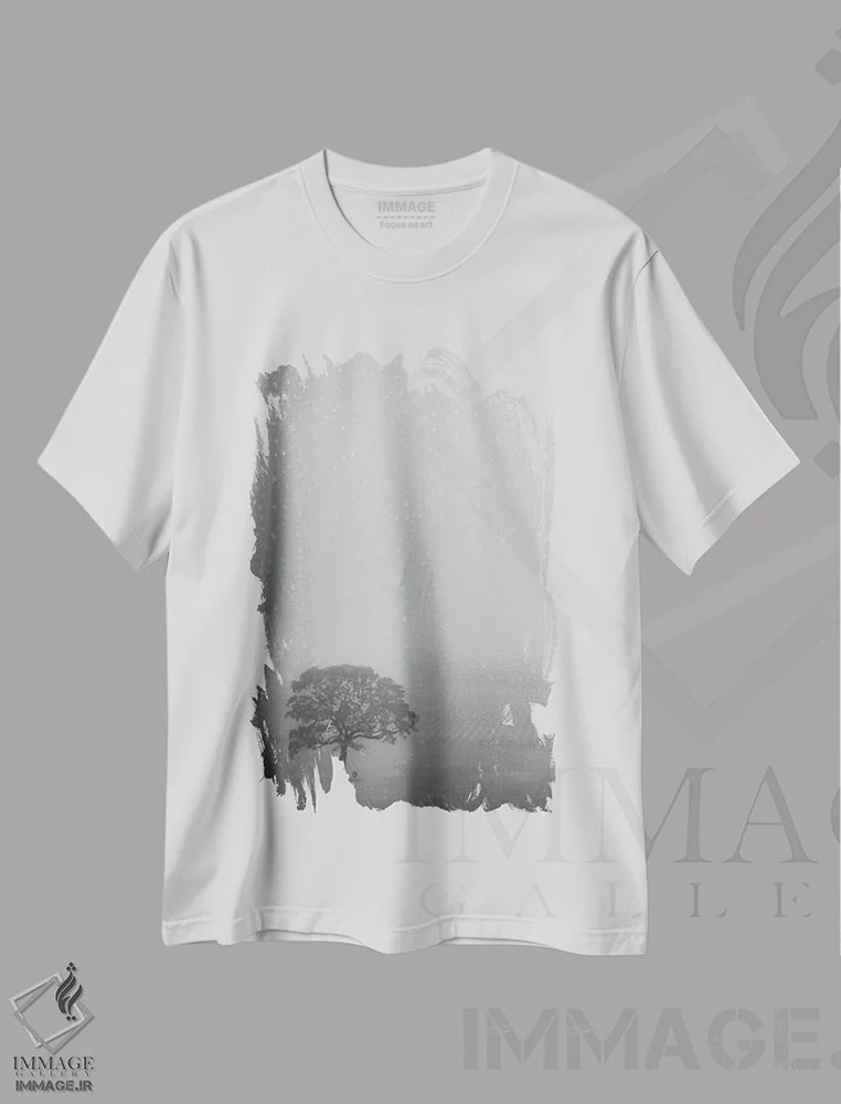 تیشرت سفید طرح دار بلوط تنها زیر باران، عکاسی سیاه و سفید اثر دان شوارتز | فروشگاه ایماژ