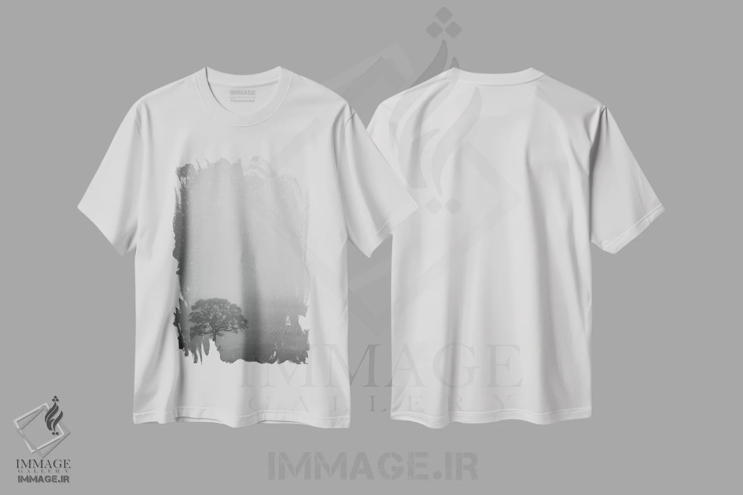 تیشرت سفید طرح دار بلوط تنها زیر باران، عکاسی سیاه و سفید اثر دان شوارتز | فروشگاه ایماژ