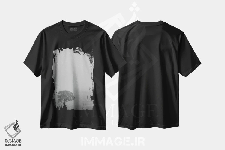 تیشرت مشکی طرح دار بلوط تنها زیر باران، عکاسی سیاه و سفید اثر دان شوارتز | immage.ir