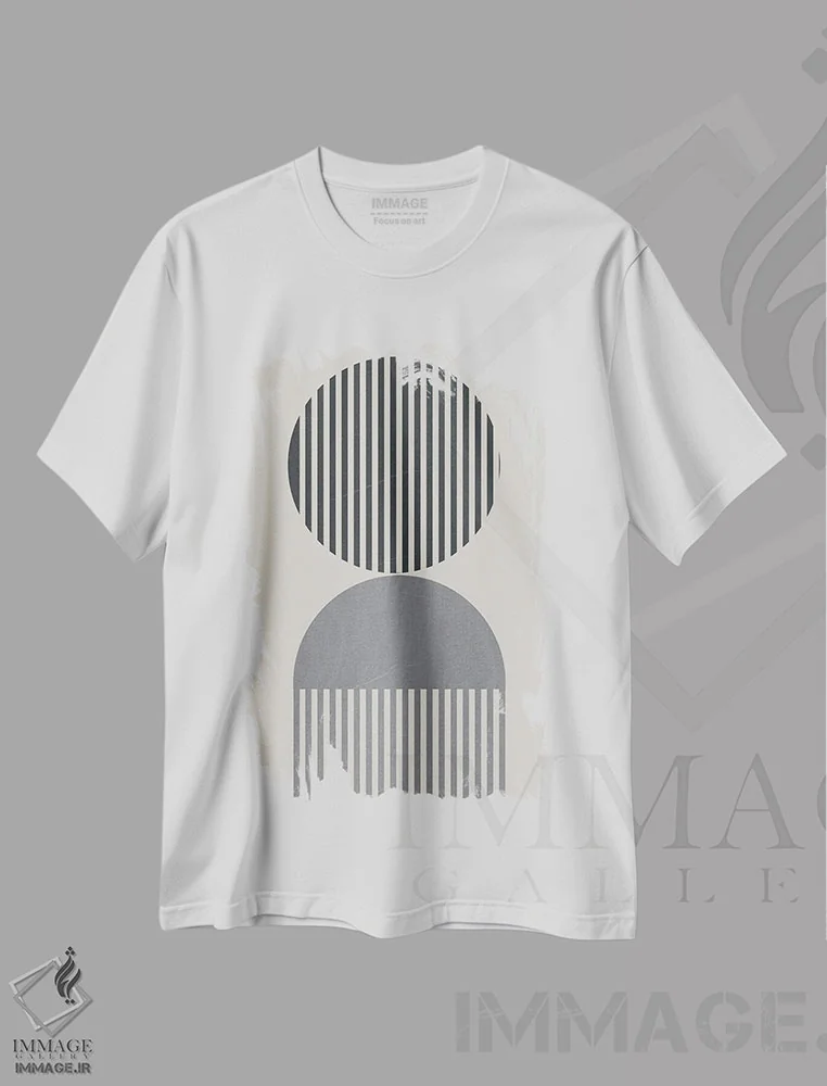 تیشرت سفید طرح دار نوارهای عمودی یک، آبستره اثر دنیلا سانتیاگو | immage.ir