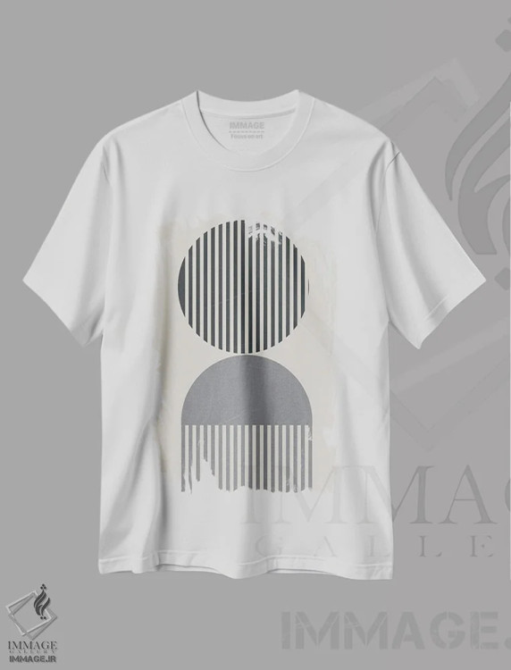تیشرت سفید طرح دار نوارهای عمودی یک، آبستره اثر دنیلا سانتیاگو | immage.ir