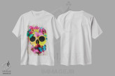 تیشرت سفید طرح دار جمجمه گل دار، هنر دیجیتال اثر دنیلا سانتیاگو | فروشگاه ایماژ