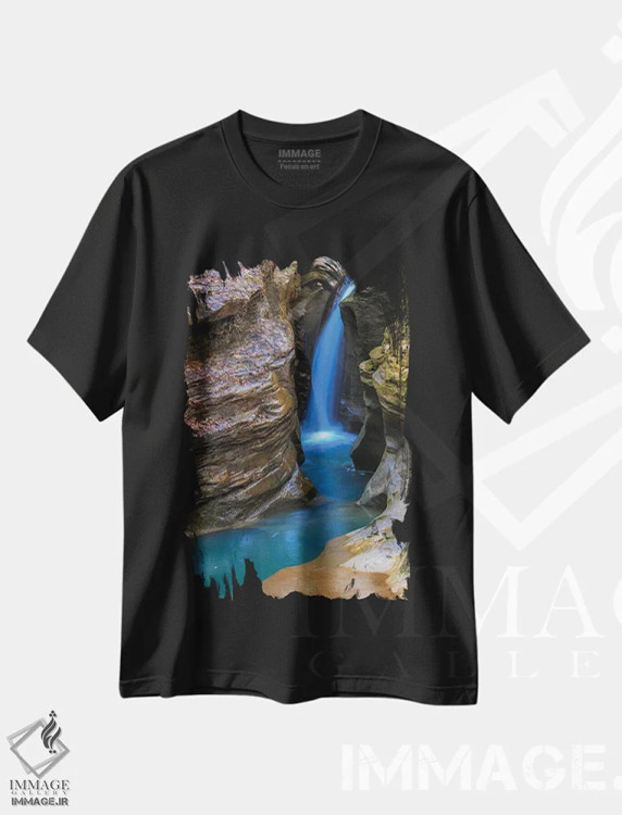 تیشرت مشکی طرح دار آبشار رابینسون، مدیوم اثر دن اسپرول | immage.ir