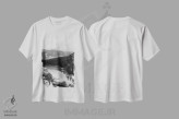 تیشرت سفید طرح دار دریاچه لوییس، عکاسی سیاه و سفید اثر دن اسپرول | immage.ir