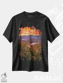 تیشرت مشکی طرح دار طلوع پاییزی درخشان در جاده فوترهالز، مدیوم اثر دن اسپرول | immage.ir