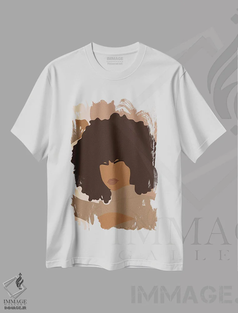 تیشرت سفید طرح دار آفرو محور، هنر آمریکایی آفریقایی تبار اثر دستینی دارسل | فروشگاه ایماژ