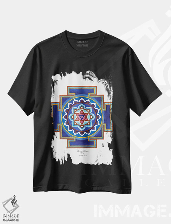 تیشرت مشکی طرح دار یانترا ساراسواتی، دکور آسیایی اثر دیانا تیتووا | immage.ir