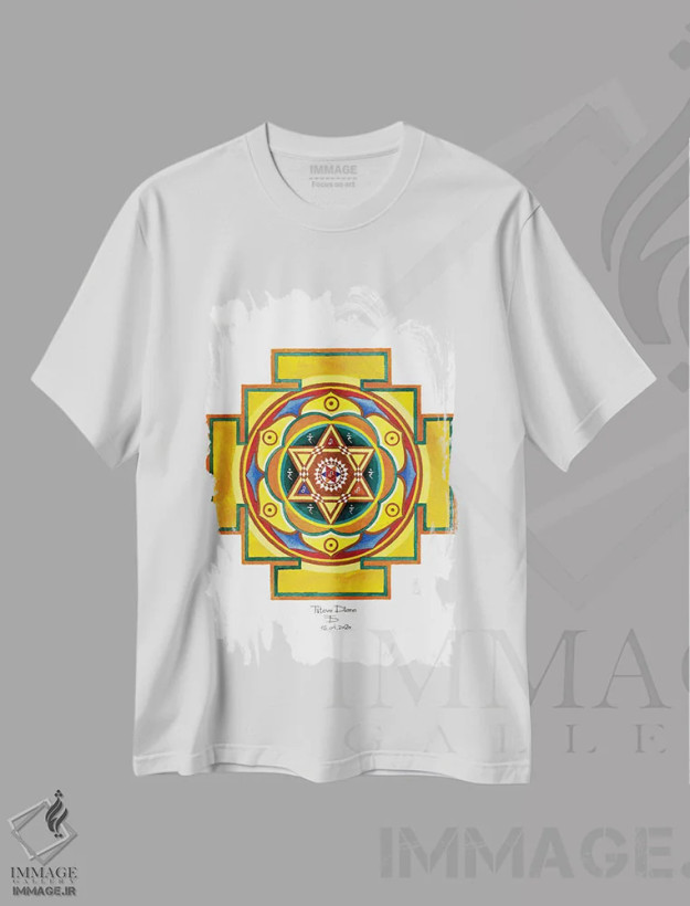 تیشرت سفید طرح دار یانترا خورشید، دکور آسیایی اثر دیانا تیتووا | فروشگاه ایماژ