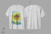 تیشرت سفید طرح دار آفتابگردان عاشق، دکور معاصر اثر دیانا تیتووا | فروشگاه ایماژ