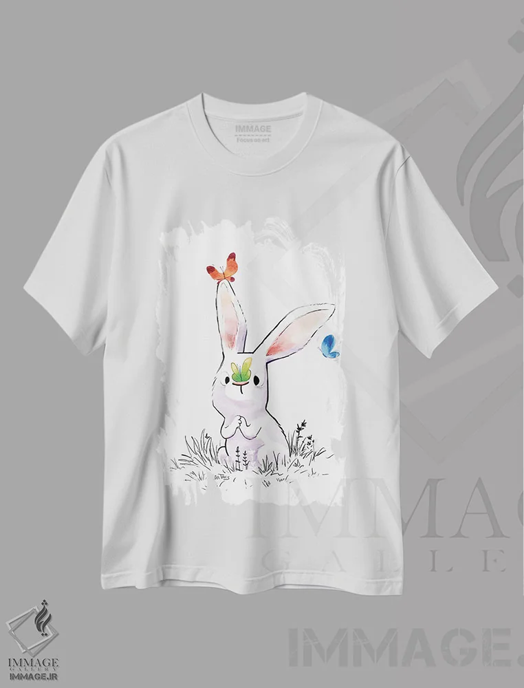تیشرت سفید طرح دار خرگوش و سه پروانه، هنر دیجیتال اثر دن تاویس | immage.ir