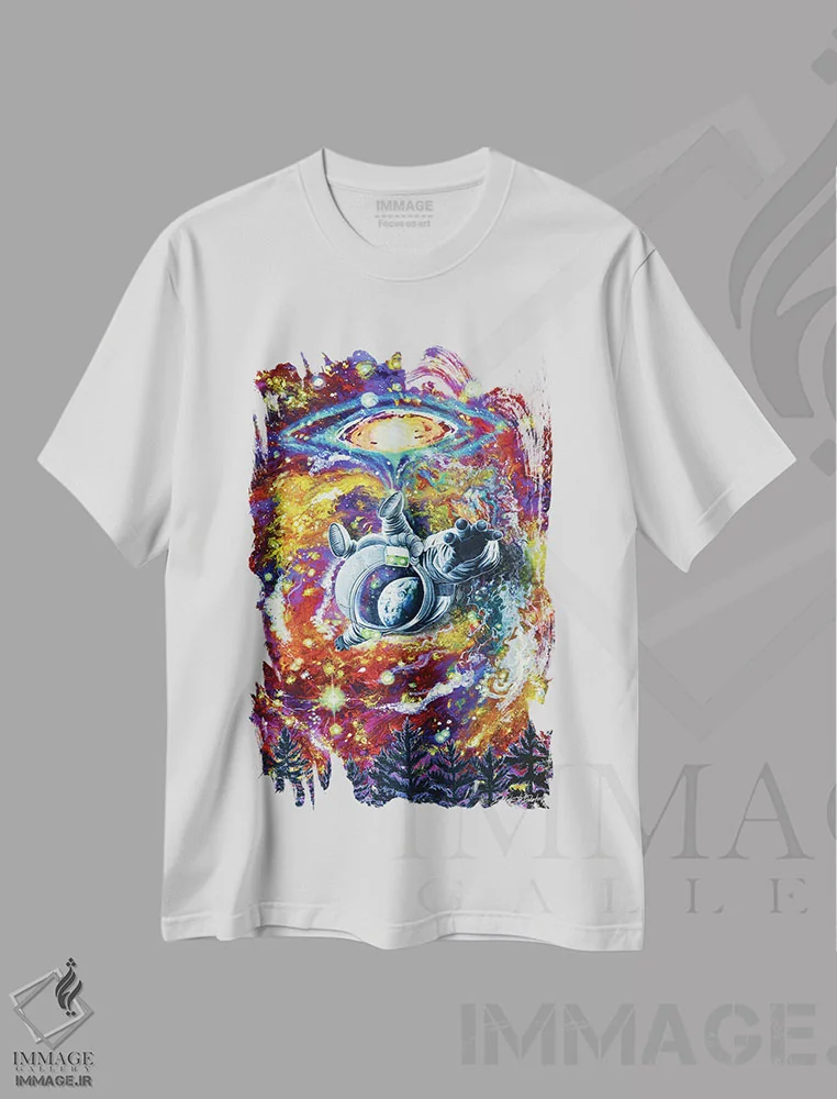تیشرت سفید طرح دار ربوده شدن فضانورد، هنر فاخر معاصر اثر دکوتا دیت ویلر | فروشگاه ایماژ