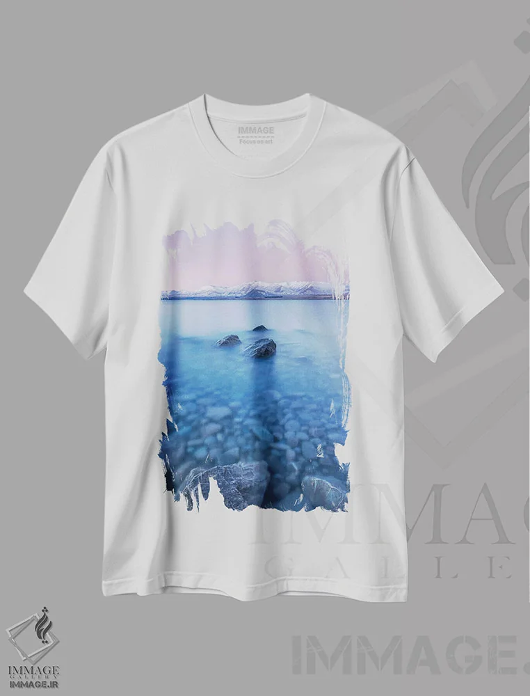 تیشرت سفید طرح دار دریاچه تکاپو، نیوزیلند، مدیوم اثر دایسوکه اوئه ماتسو | فروشگاه ایماژ
