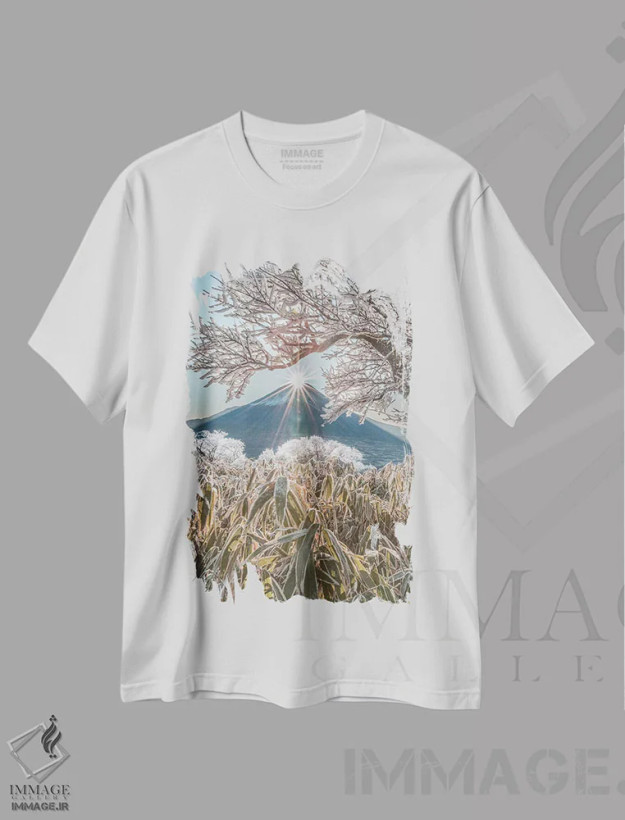تیشرت سفید طرح دار کوه فوجی هشت، مدیوم اثر دایسوکه اوئه ماتسو | فروشگاه ایماژ