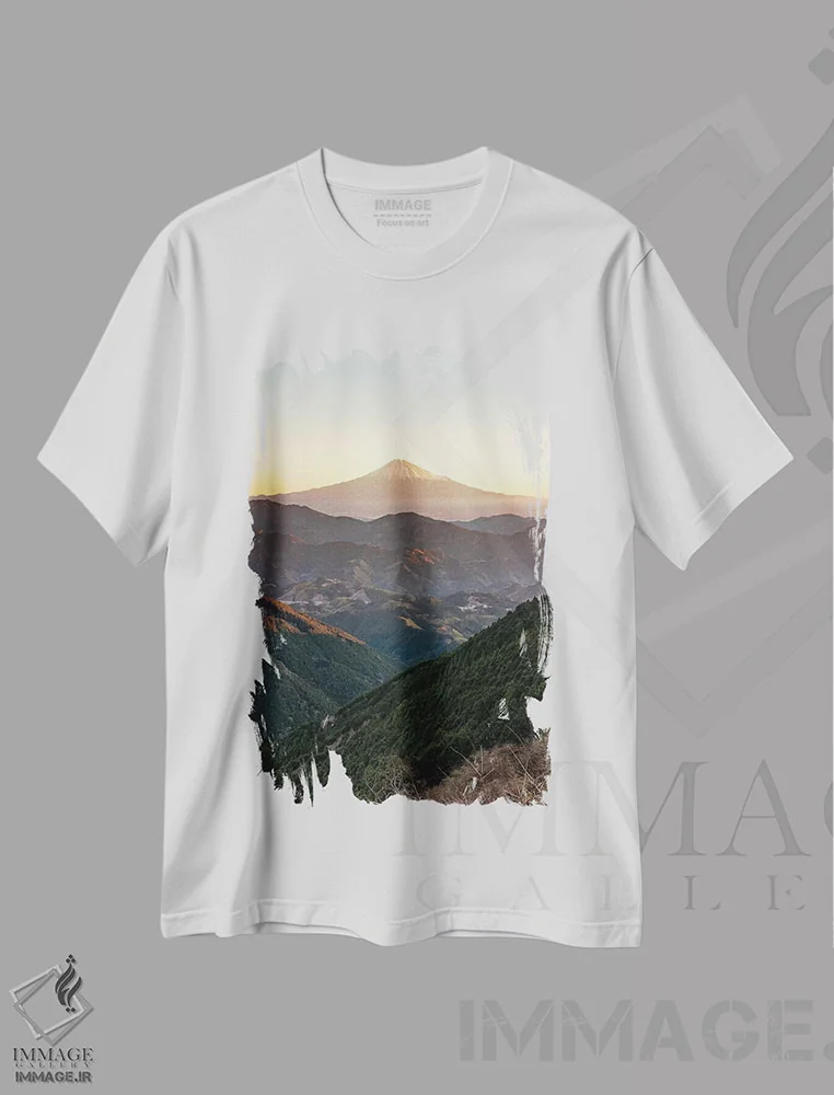 تیشرت سفید طرح دار کوه فوجی چهار، مدیوم اثر دایسوکه اوئه ماتسو | immage.ir