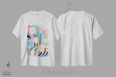تیشرت سفید طرح دار دختر ساکورا، آبستره اثر جن دو | immage.ir
