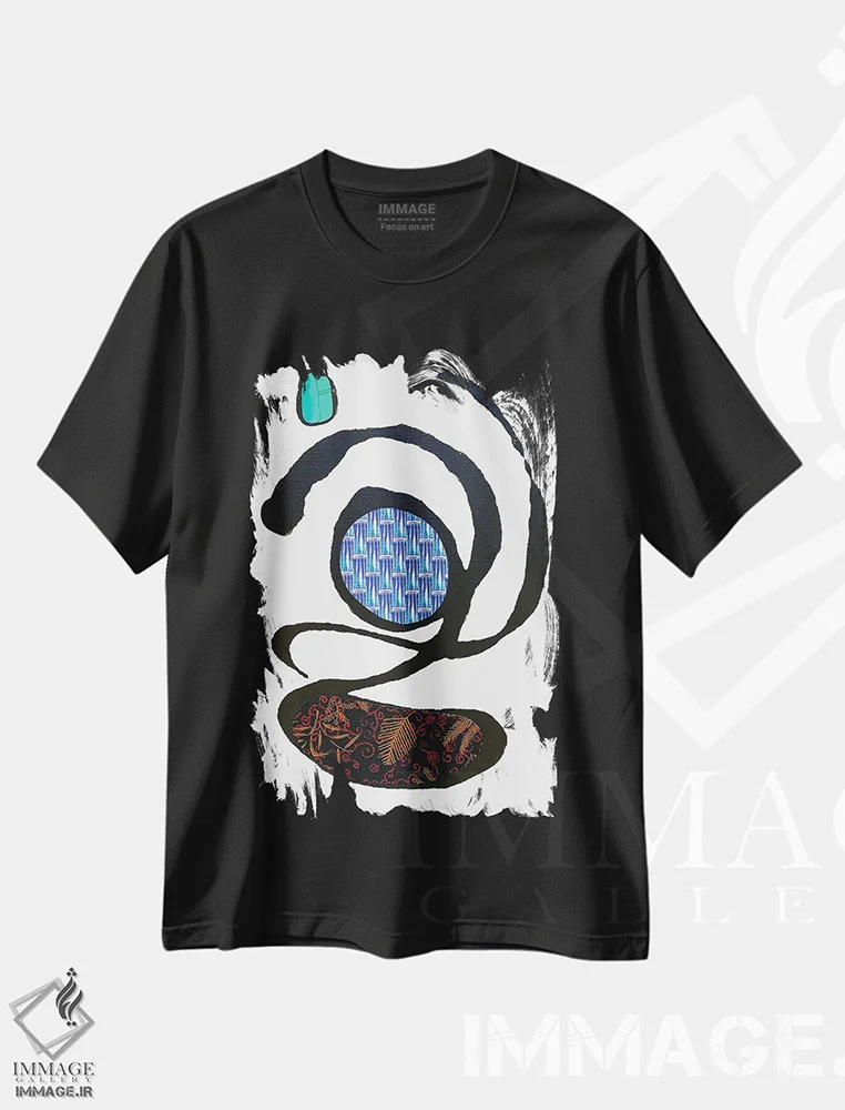 تیشرت مشکی طرح دار کلاژ صد و هشتم اثر آلیشیا دان | فروشگاه ایماژ