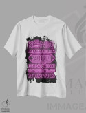 تیشرت سفید طرح دار اسپانسرهای ماشین نئونی IX، هنر دیجیتال اثر دورو آرت | فروشگاه ایماژ