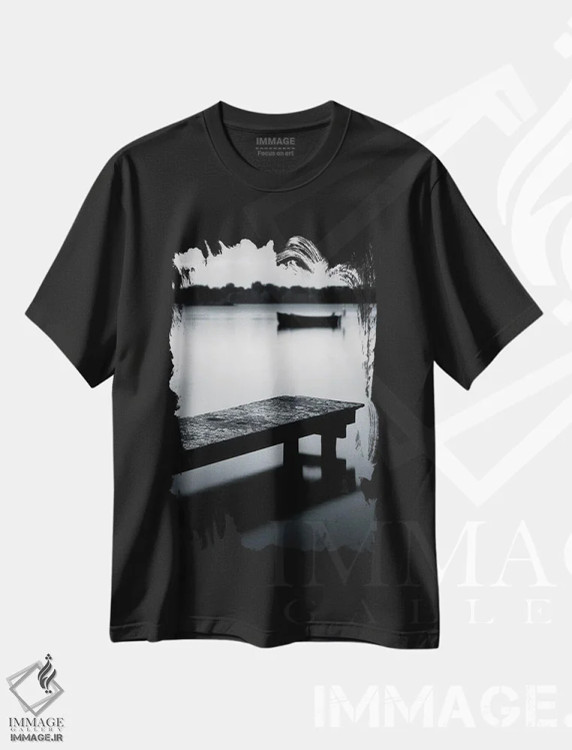 تیشرت مشکی طرح دار آرامش، عکاسی سیاه و سفید اثر دیو بومن | immage.ir