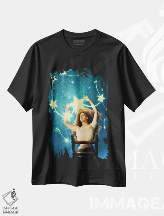 تیشرت مشکی طرح دار یک صورت فلکی جدید، مدیوم اثر دیوگو وریسی مو | فروشگاه ایماژ