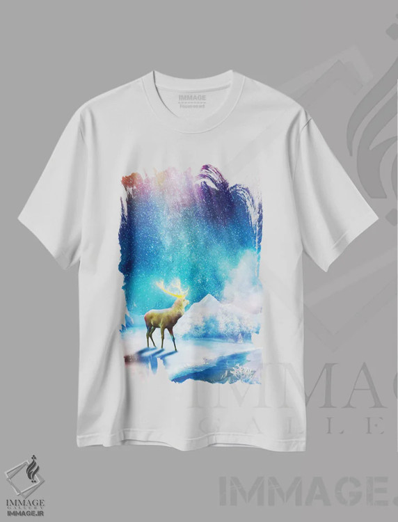 تیشرت سفید طرح دار شفق قطبی گوزنی، دکور تعطیلات اثر دیوگو وریسی مو | immage.ir