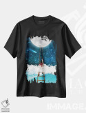 تیشرت مشکی طرح دار دست یابی به ماه ۱، هنر فاخر معاصر اثر دیوگو وریسی مو | فروشگاه ایماژ