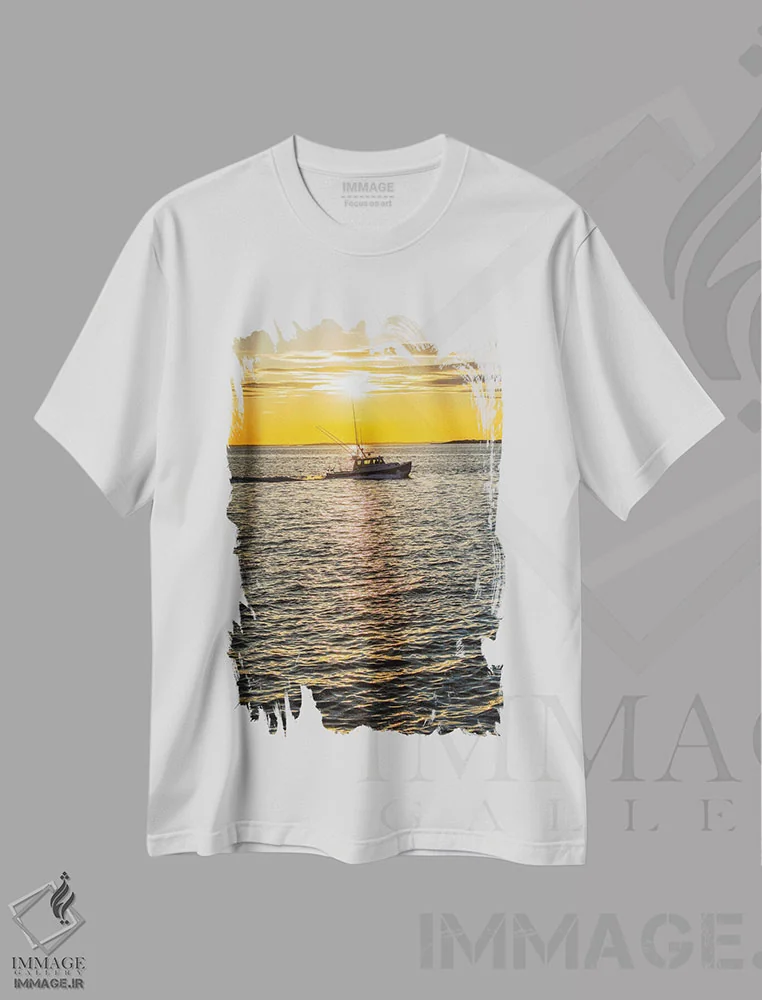 تیشرت سفید طرح دار بازگشت به خانه، مدیوم اثر دیوید گاردینر | immage.ir