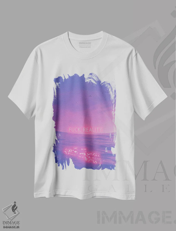 تیشرت سفید طرح دار به واقعیت لعنت، دکوراسیون جایگزین اثر داوانش آتری | immage.ir
