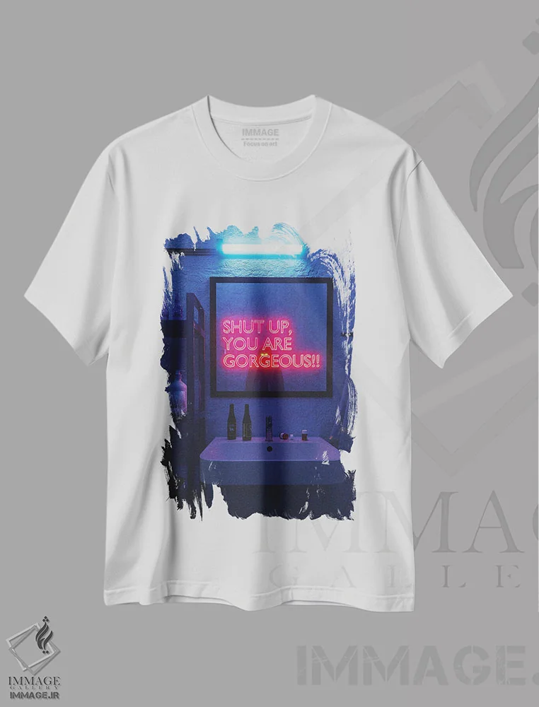 تیشرت سفید طرح دار تردید به خود، دکوراسیون جایگزین اثر داوانش آتری | immage.ir