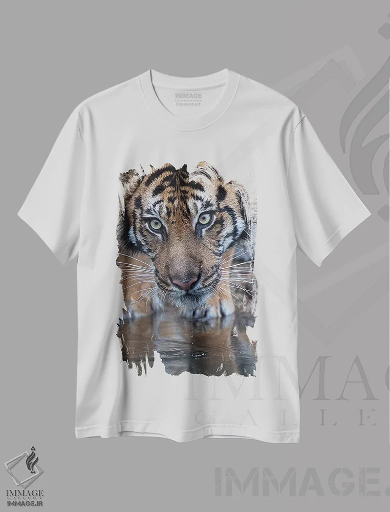 تیشرت سفید طرح دار چکه کردن، هنر فاخر معاصر اثر دیوید وولَن | immage.ir