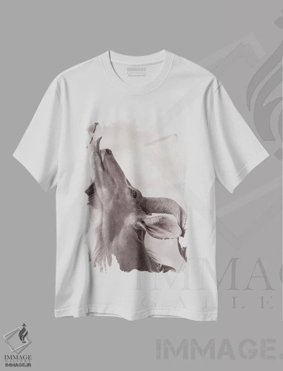 تیشرت سفید طرح دار کودو، عکاسی سیاه و سفید اثر دیوید وولَن | immage.ir