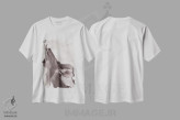 تیشرت سفید طرح دار کودو، عکاسی سیاه و سفید اثر دیوید وولَن | immage.ir