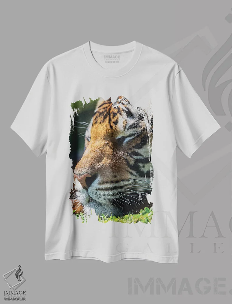 تیشرت سفید طرح دار ببر بنگال در حال خواب، هنر فاخر معاصر اثر دیوید وولَن | immage.ir